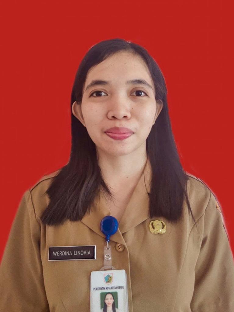 WERDINA LINOVIA WUWUNG, A.Md.Farm