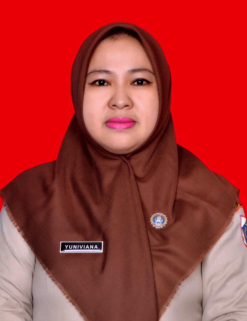 apt. YUNIVIANA MANOPPO, S.Farm, M.Farm