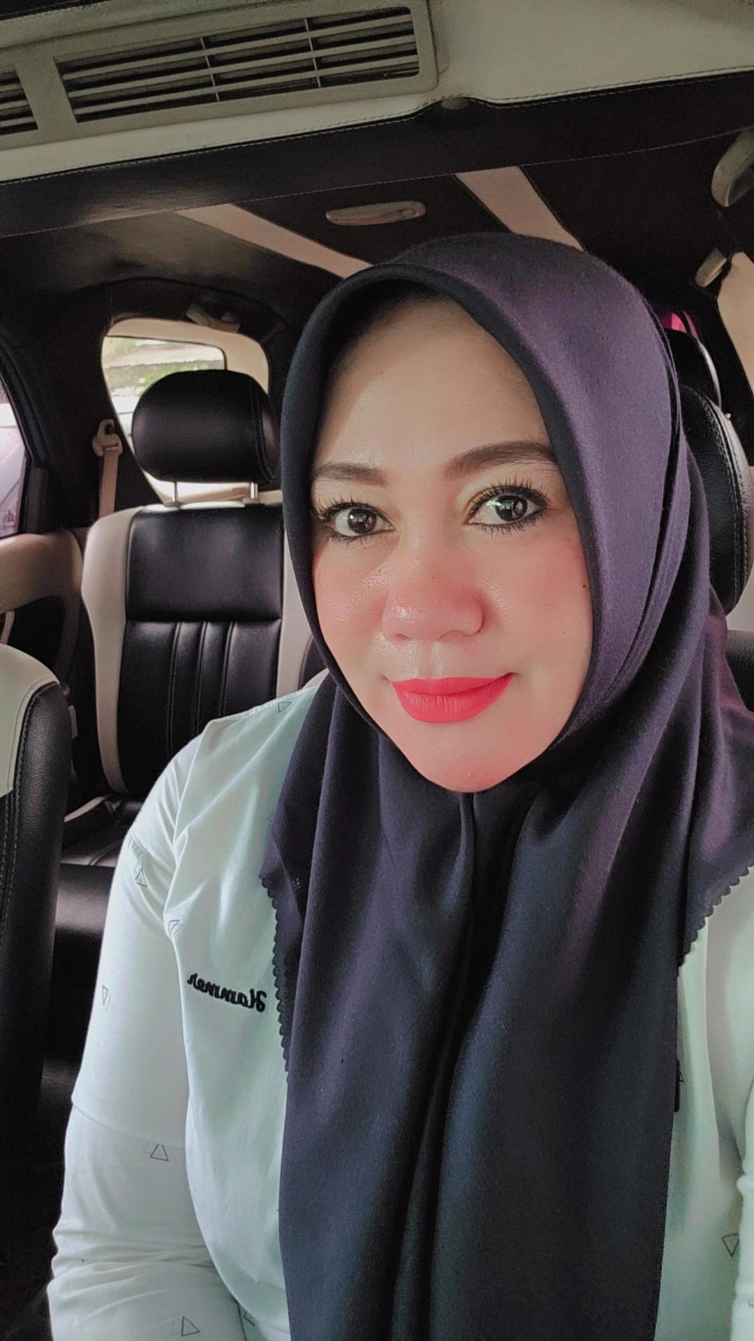RENI MOKODONGAN, S.Pd.